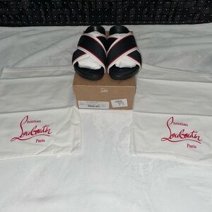 New and Authentic Christian Louboutin
Hot Cross Bizz Donna Flats Black
